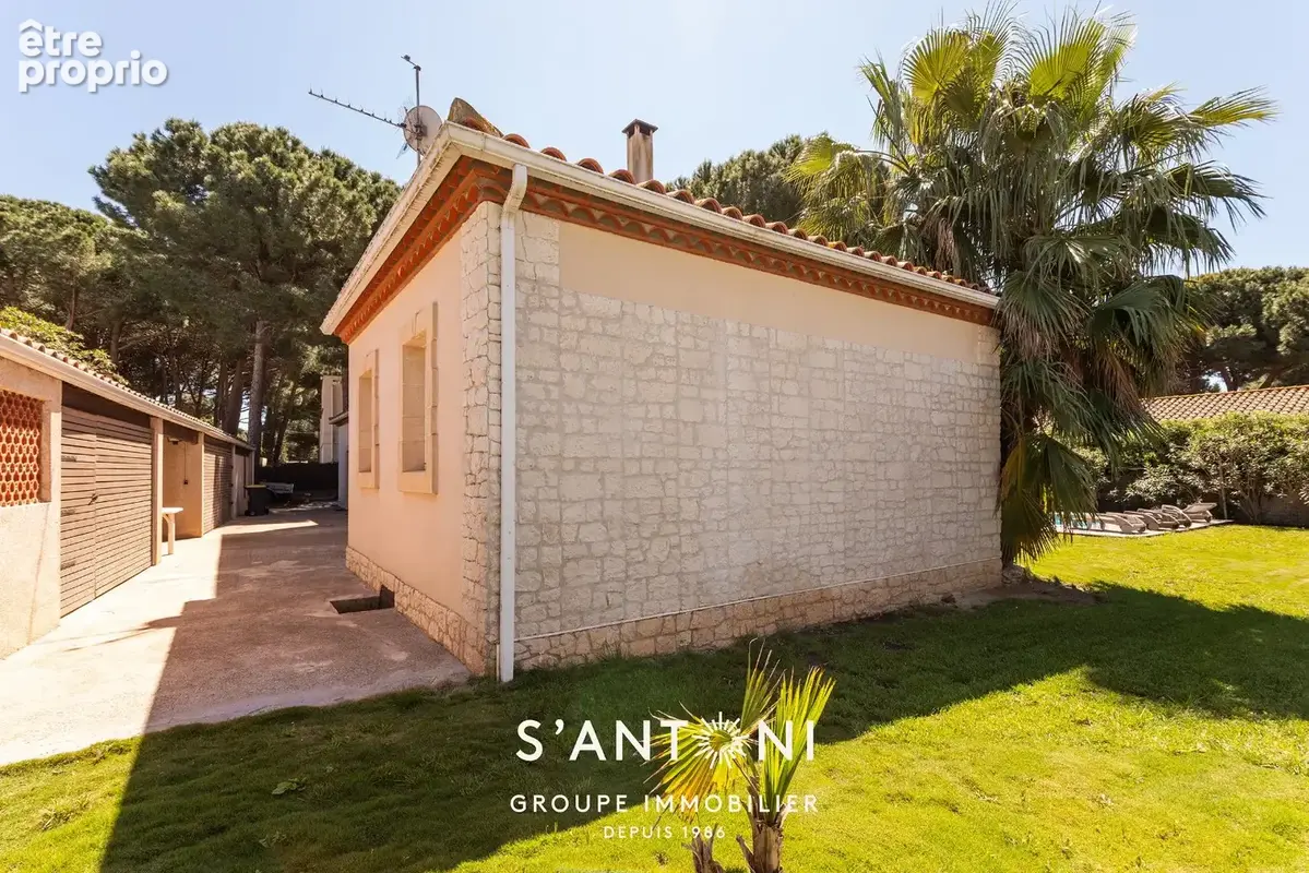 Grau d'Agde propriété d'exception de 203 m² nichée dans un écrin de verdure sur un terrain de 1083 m² m² - photo 16