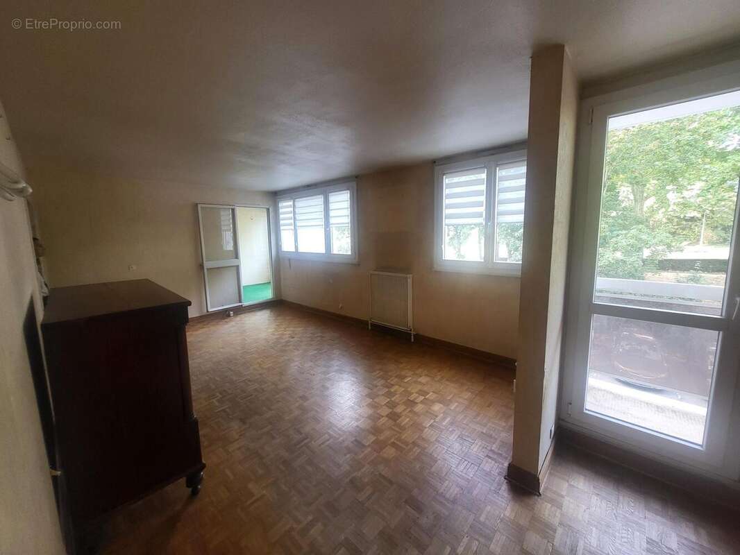 Appartement 92 m² à Creteil  - photo 2