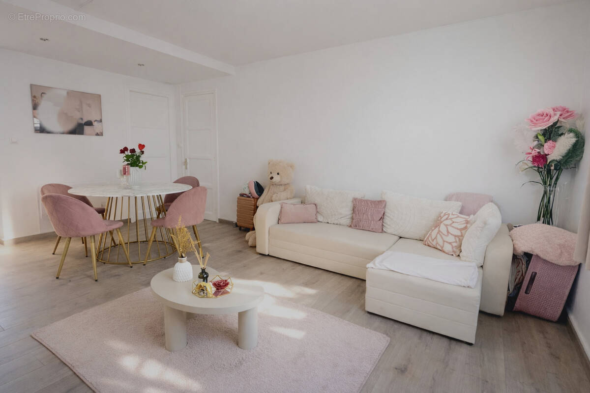 Appartement à LE COTEAU