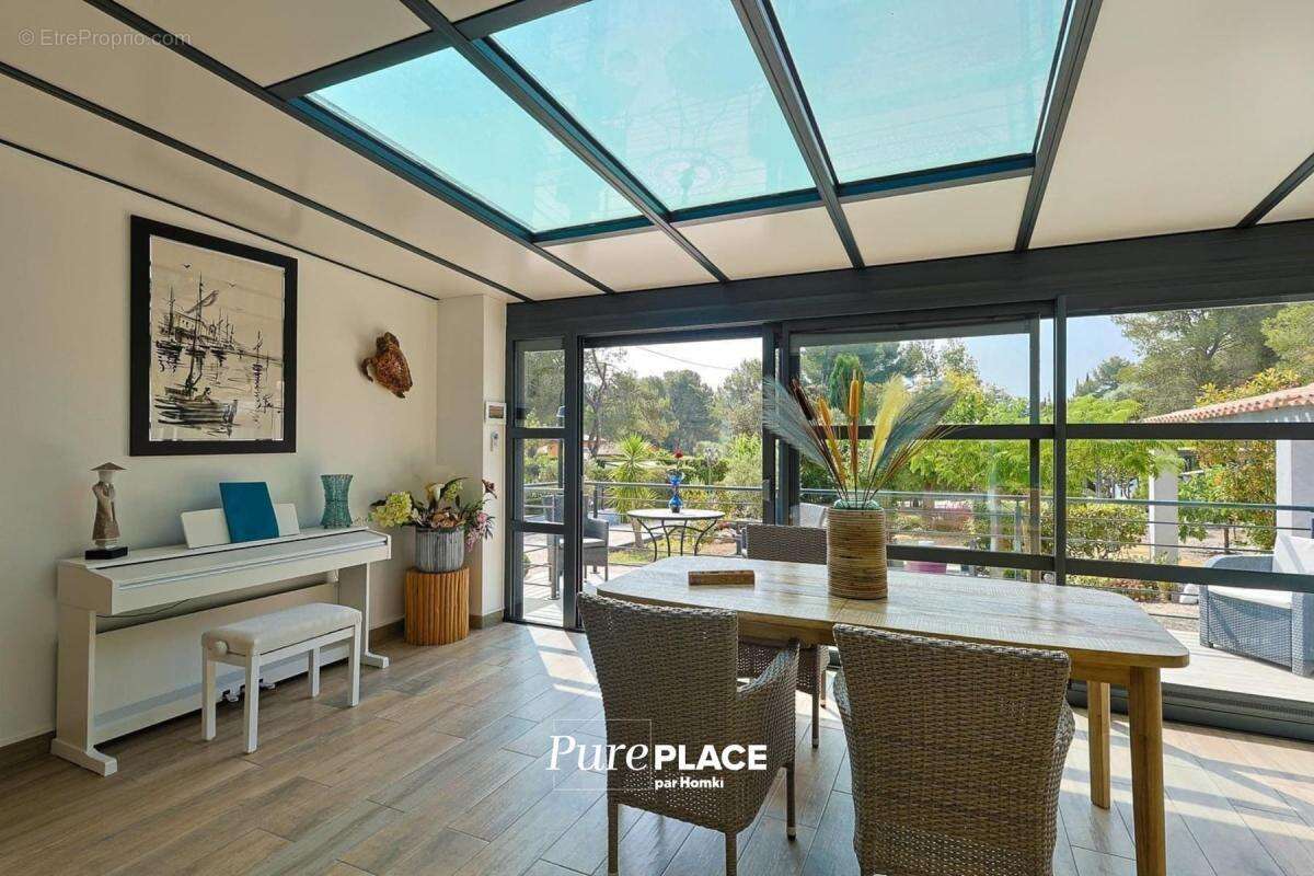 Maison/Villa T4 de 140 m2 à Évenos 83330 - photo 4