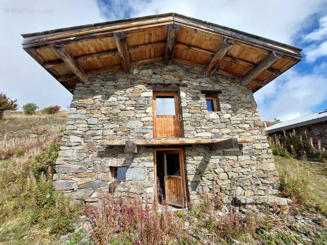 Maison à LES CHAPELLES