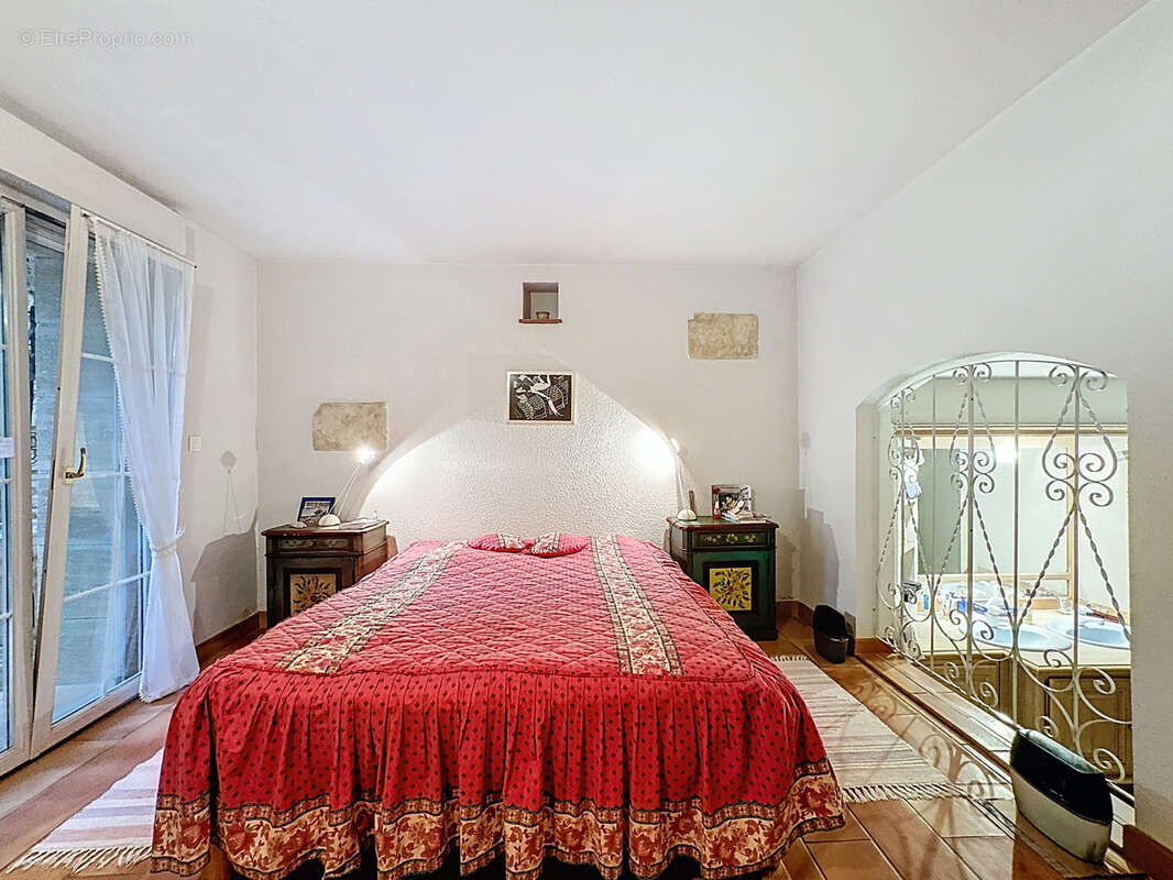 Maison à GALLARGUES-LE-MONTUEUX