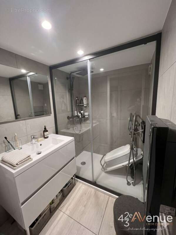 Appartement à SAINT-GENEST-LERPT
