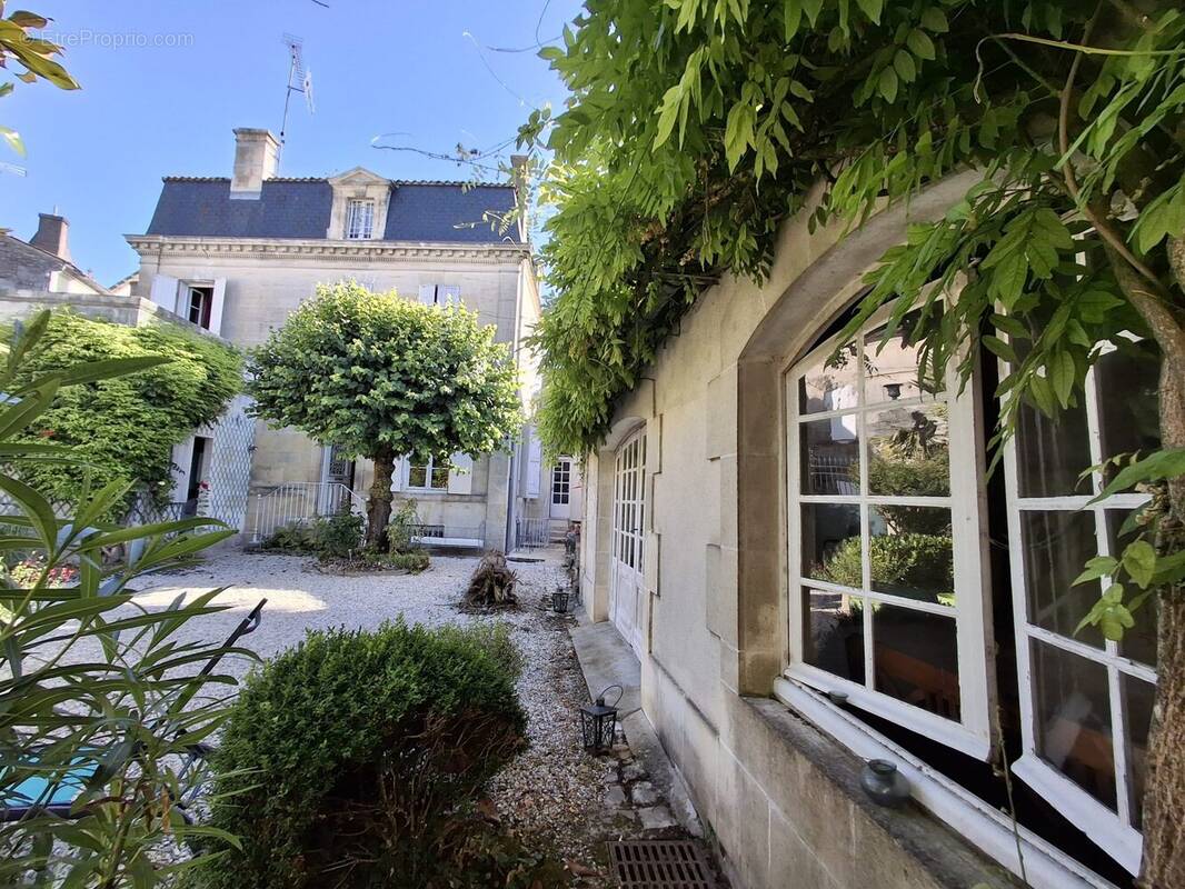 Maison à COGNAC