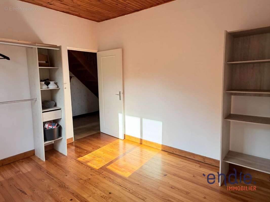 Maison 103 m² à Saint-Pourcain-Sur-Besbre  - photo 7