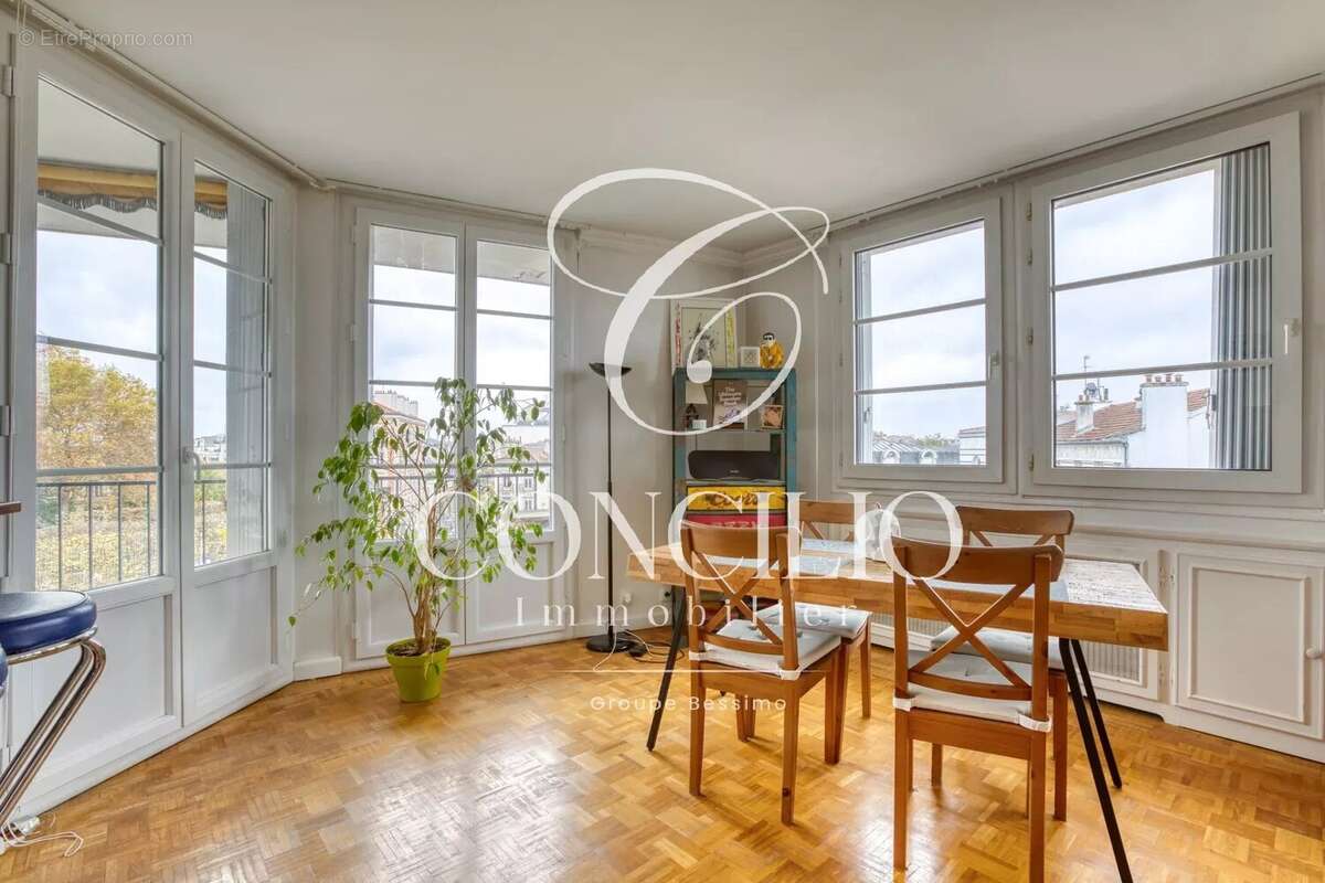 La Garenne-Colombes – Élégant 3 pièces de 82 m² avec balcon de 10 m², vue dégagée et beaux volumes - photo 6