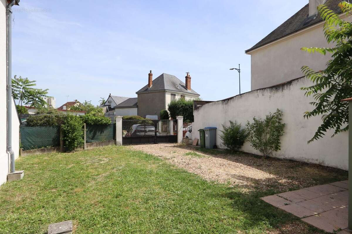 Appartement à FLEURY-LES-AUBRAIS