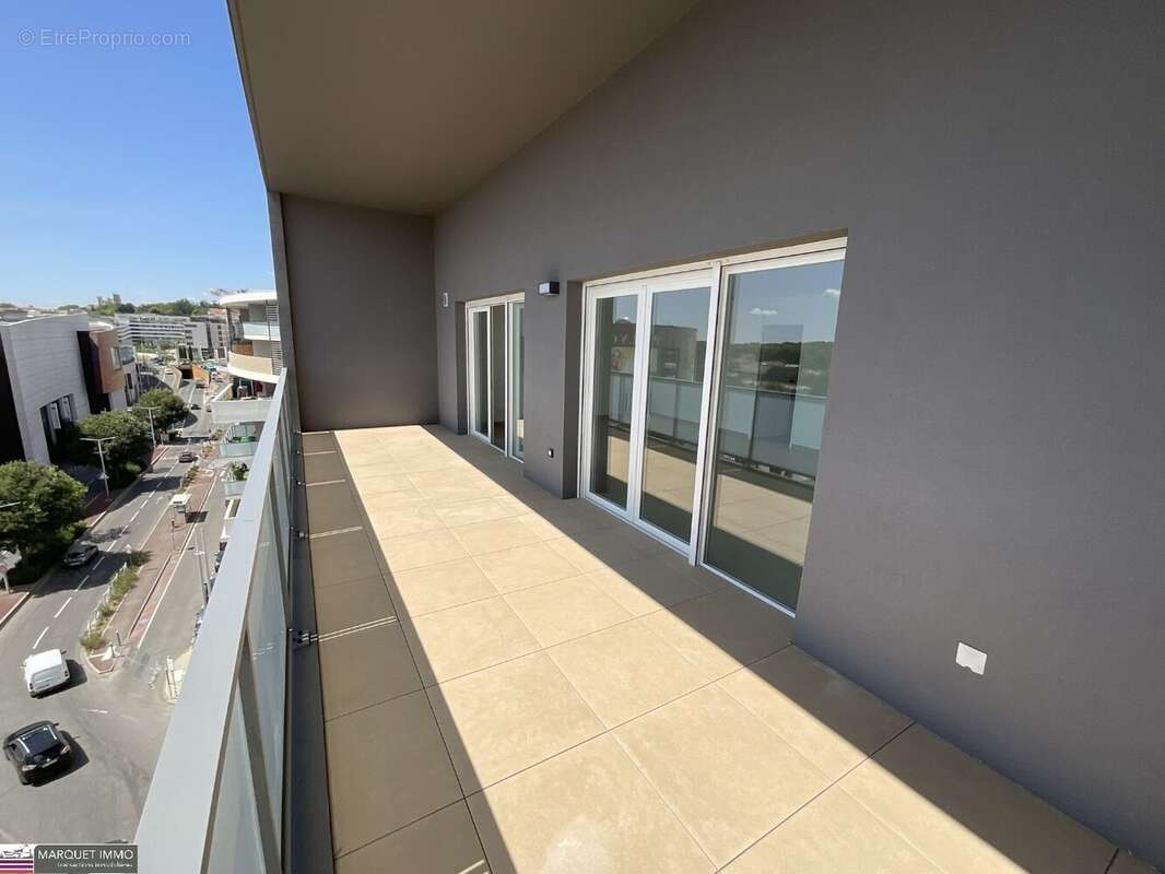 APT T4 offrant 92 m² avec terrasse 20 m² et parking au 7° et dernier étage avec ascenseur... - photo 4