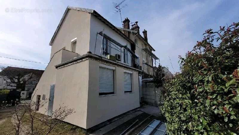 Maison à SAINTE-GENEVIEVE-DES-BOIS