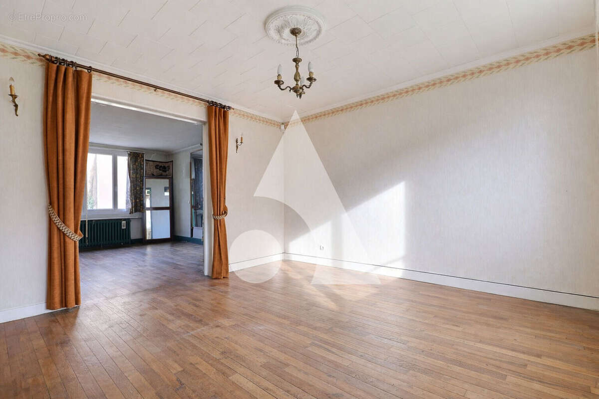 Maison Les Lilas 9 pièce(s) 230.44 m2 - photo 2