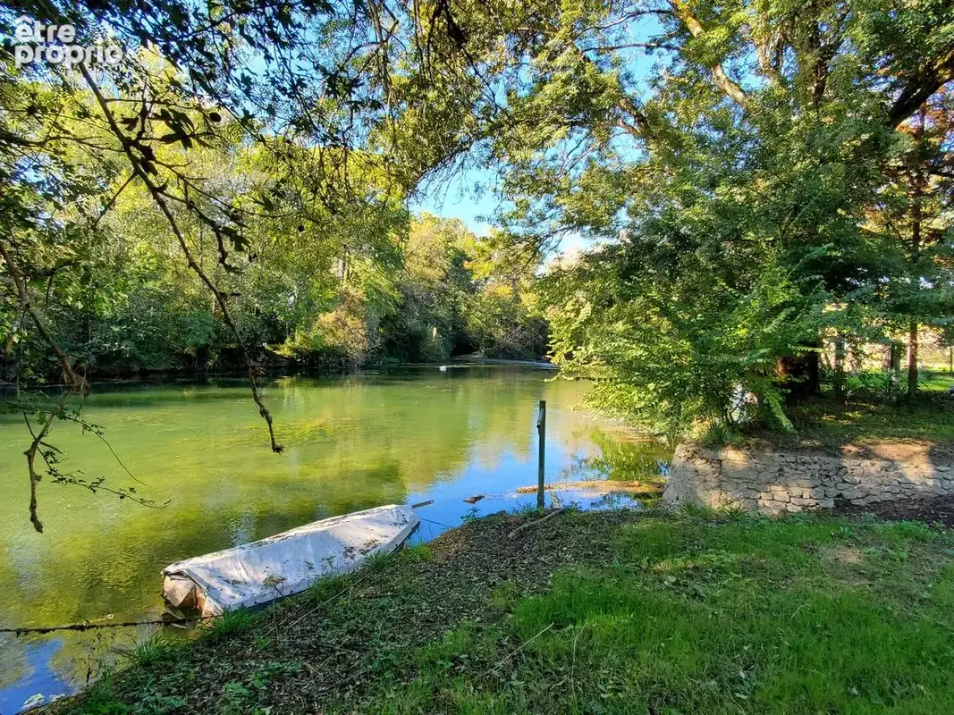 Un terrain en bord de Charente pour les passionnés de pêche et d - photo 2