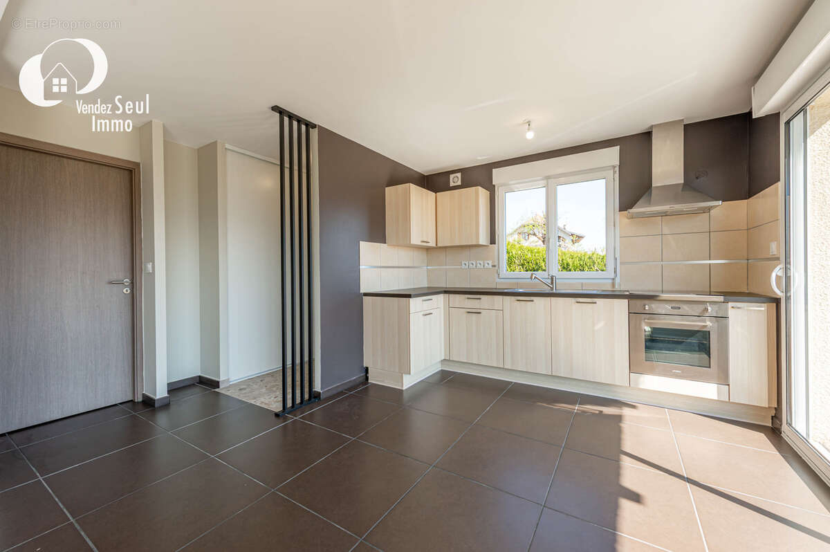 Appartement à POISY