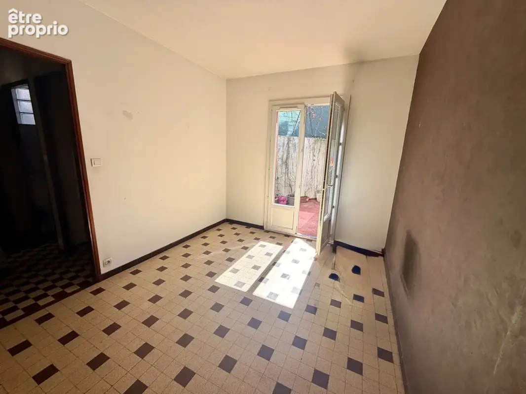 5e Baille - Immeuble mixte local commercial - photo 3