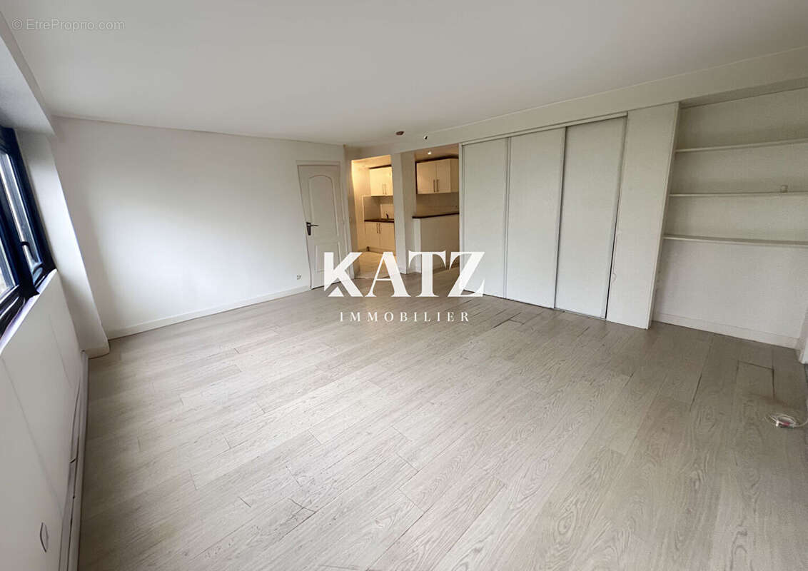 Appartement à PARIS-20E