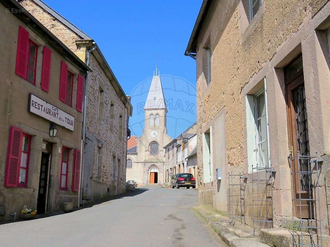 Maison à LAROCHEMILLAY