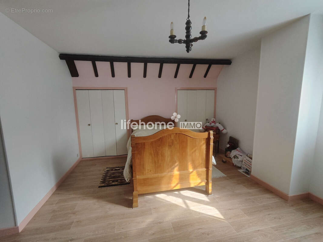Maison 253 m² à Chateauroux  - photo 8