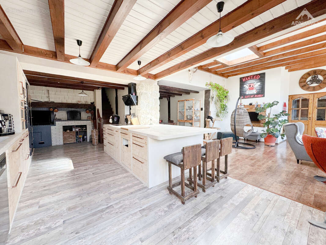 Maison 8 Pièces 330 m2 - photo 4
