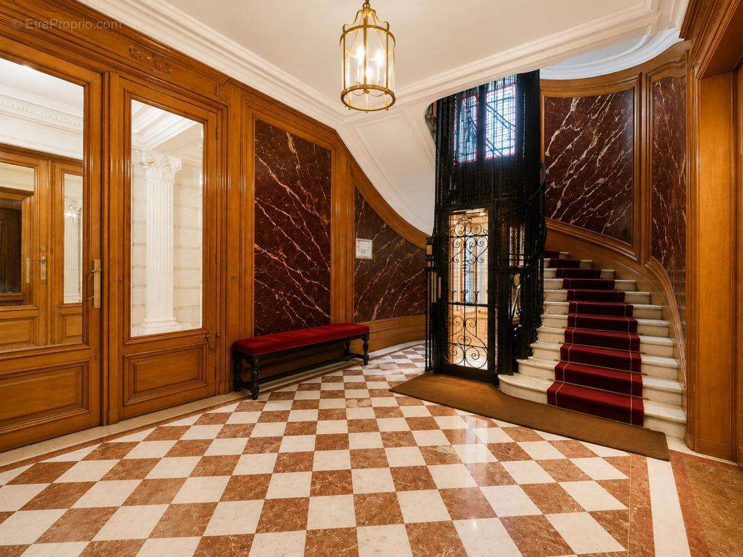 Appartement à PARIS-8E