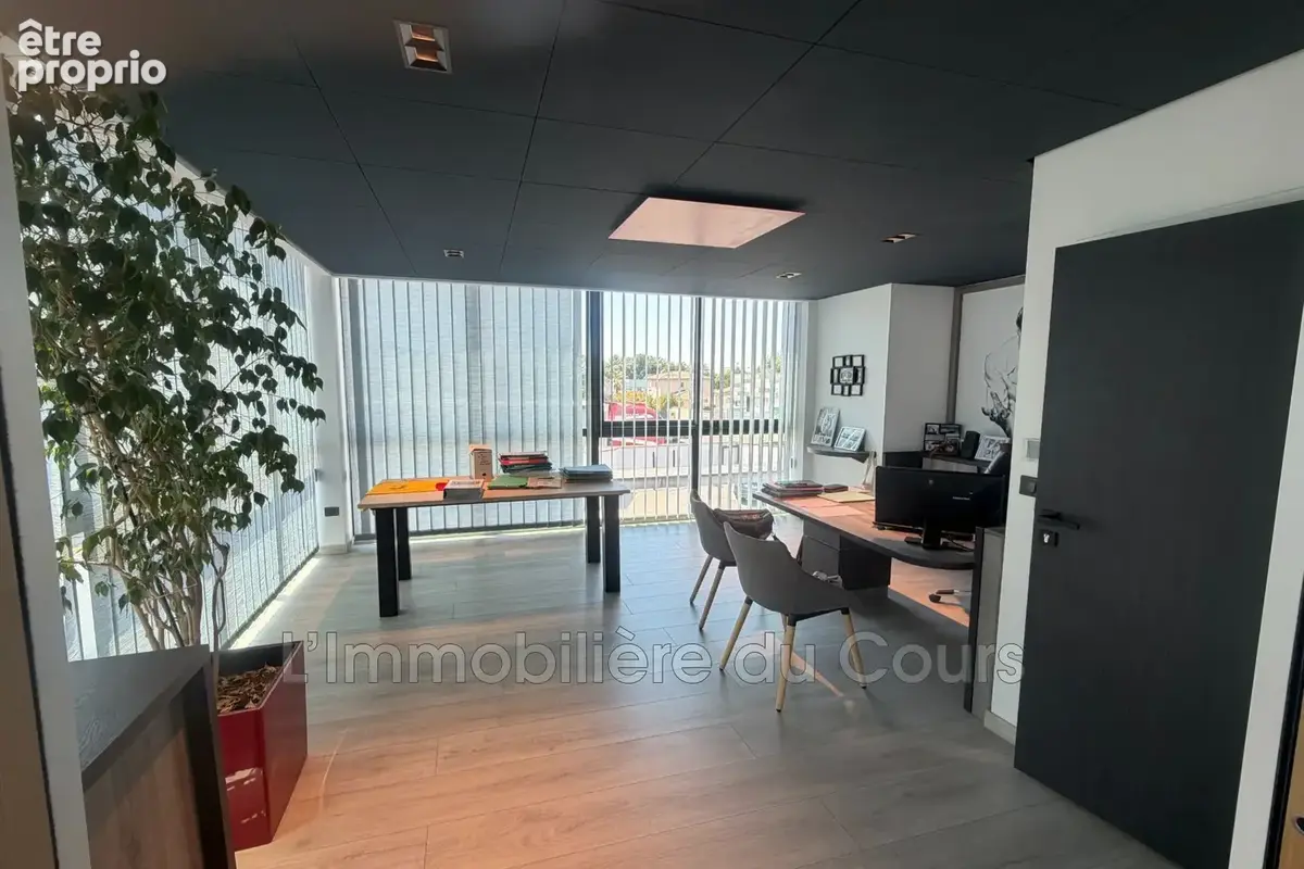Commerce 700 m² à Chateauneuf-Les-Martigues  - photo 2