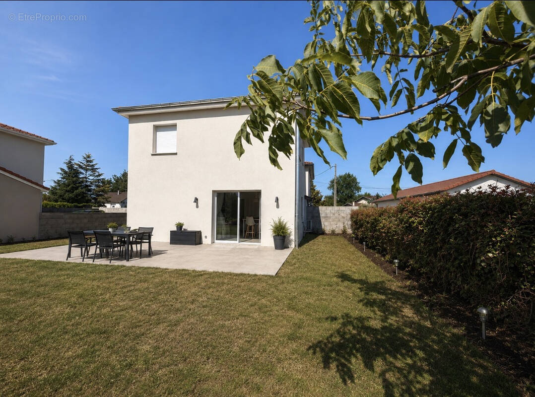Maison à SAINT-ROMAIN-DE-JALIONAS