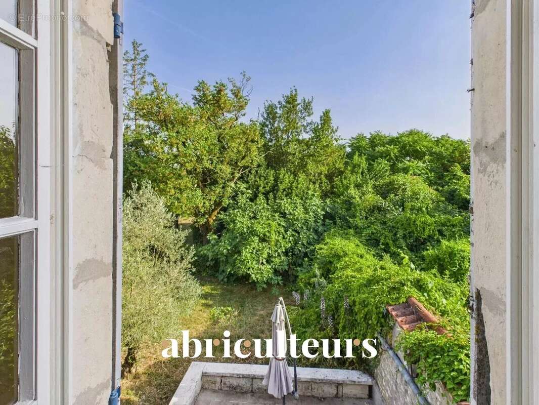 Maison à VILLENEUVE-LA-COMTESSE