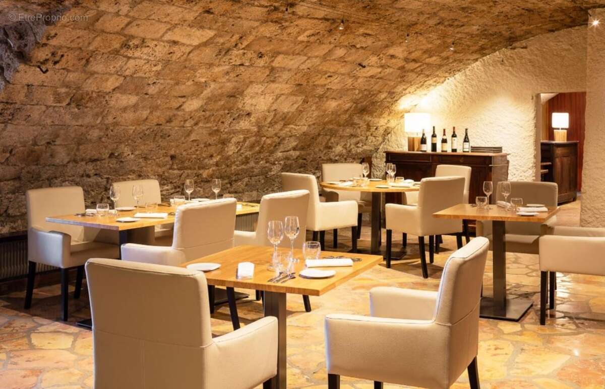 Commerce à CREISSELS