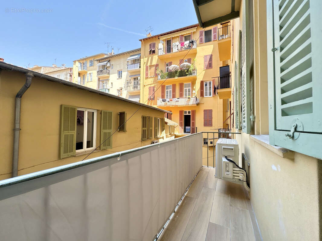 Nice riquier   2 pièces 44 m2 refait à neuf & vendu meublé - extérieur ouest au calme - 5 min à pied du port - photo 2