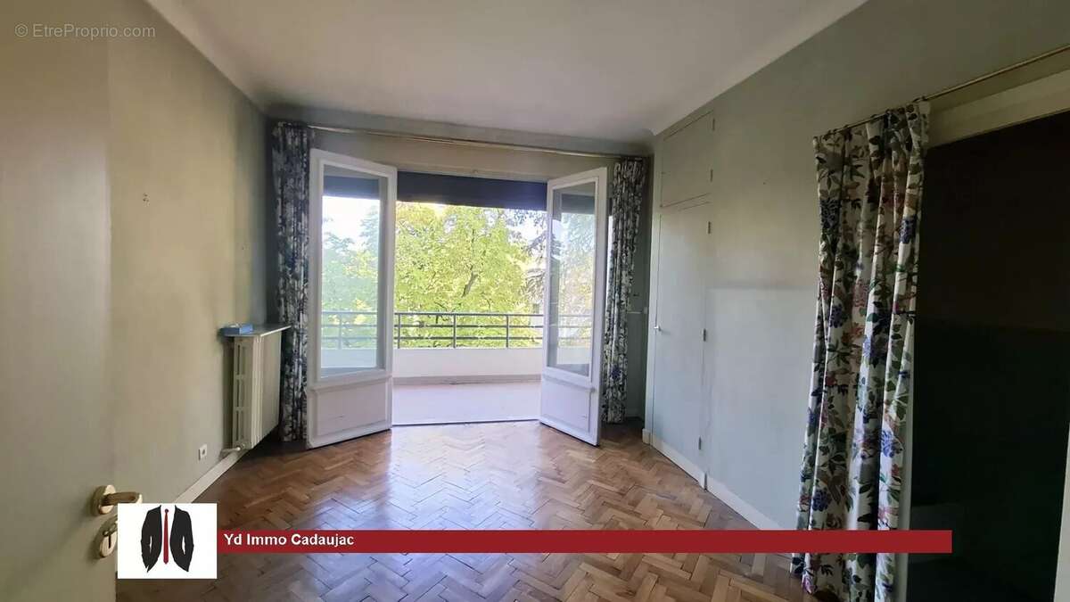 Bordeaux Caudéran – Grand appartement avec garage, cave et double balcon - photo 9