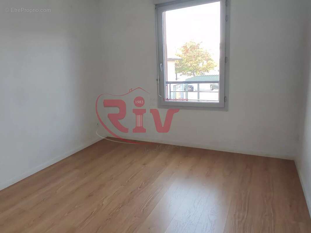 Appartement à LES ROCHES-DE-CONDRIEU