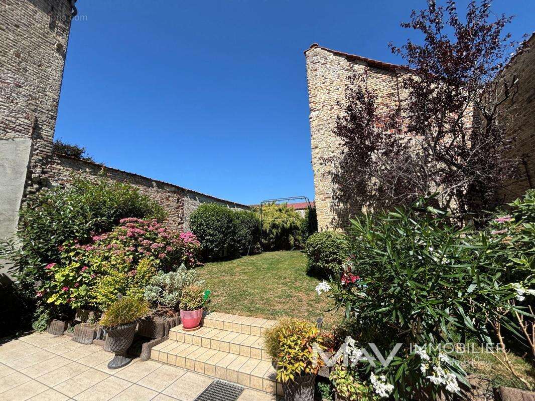 Saint-omer - maison de 185m² - local commercial et habitation - photo 6