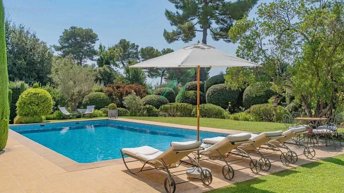 Maison à ROQUEFORT-LES-PINS