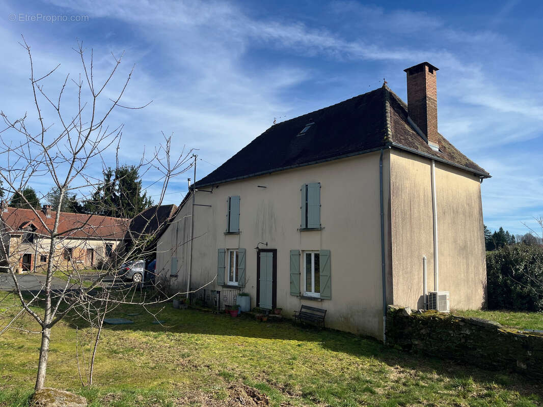Maison à COUSSAC-BONNEVAL