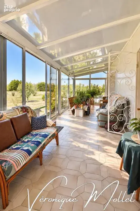 Villa traditionnelle sur plus de 6 000 m² – vaste dépendance aux multiples possibilités - photo 10