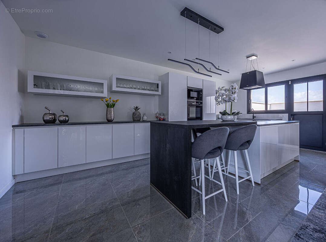 Maison récente de grand standing à vendre à Andilly - Exclusivité - photo 4