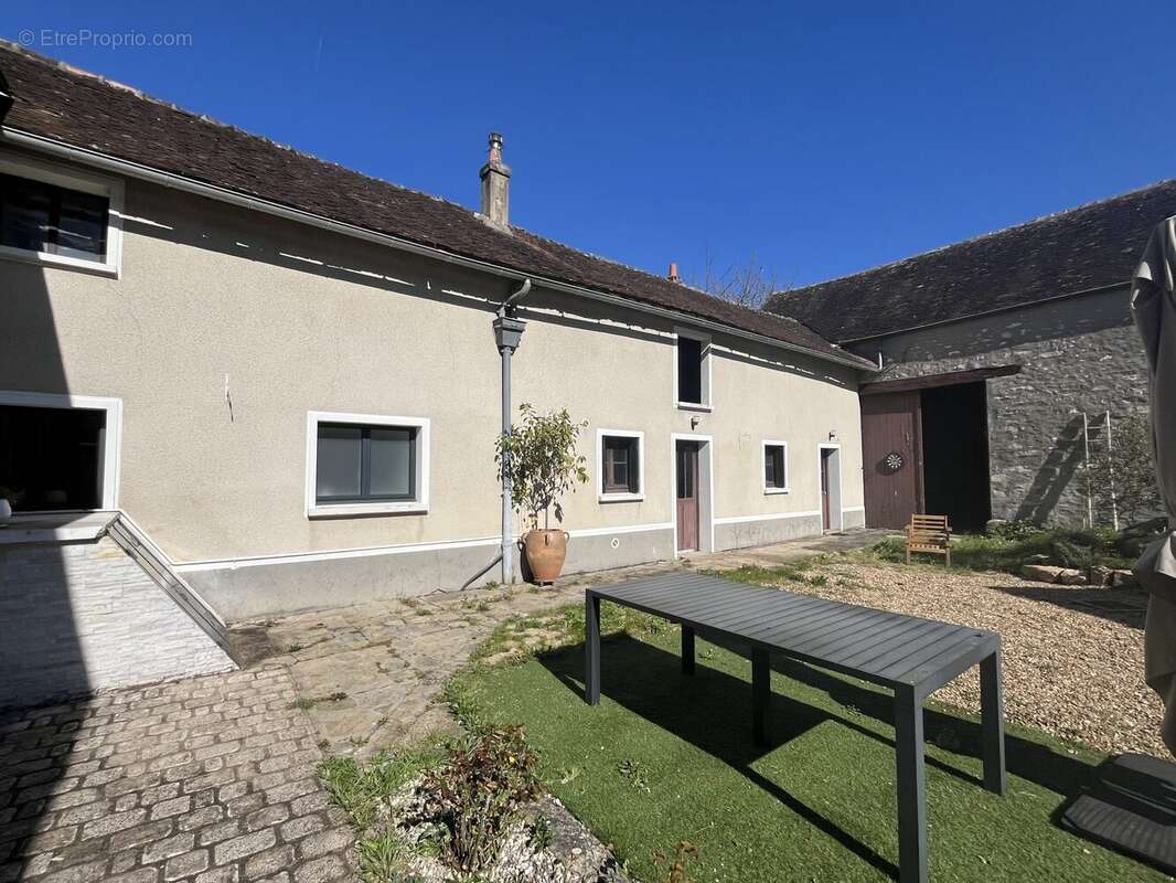 Maison à LA CHAPELLE-LA-REINE