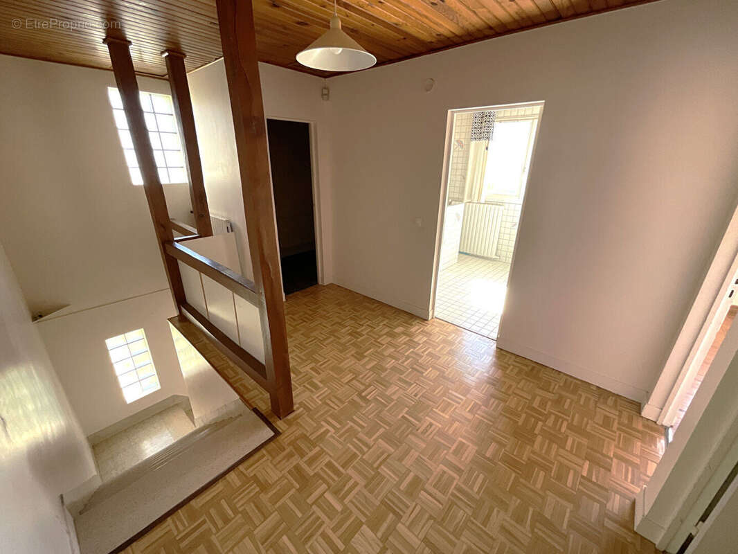 Maison à CHANTELOUP-LES-VIGNES