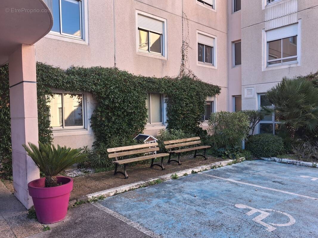 Commerce à AUBAGNE