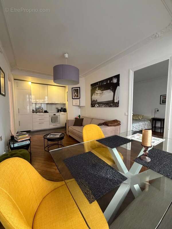 Appartement à PARIS-18E