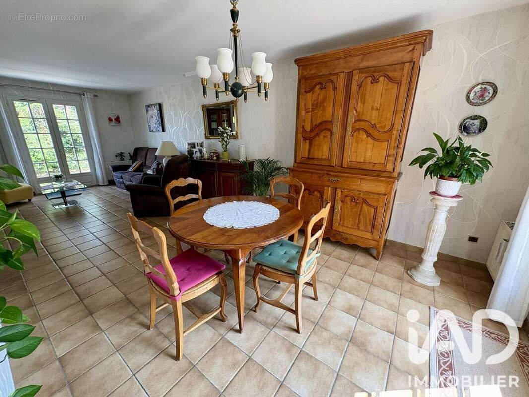 Maison 141 m² à Veretz  - photo 8