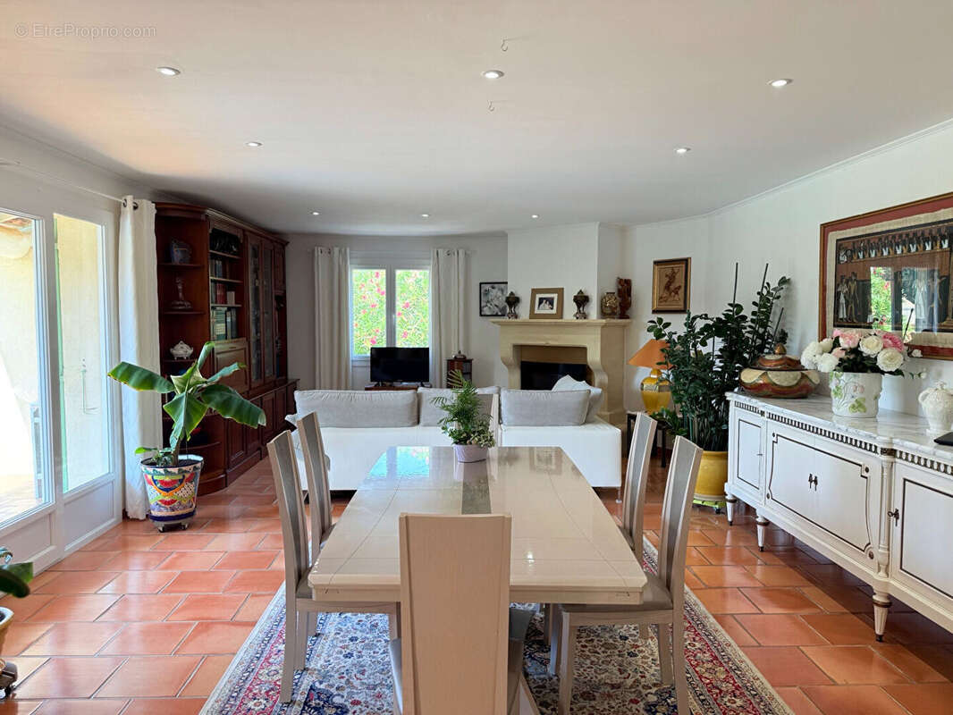 Maison à SAINTE-CECILE-LES-VIGNES