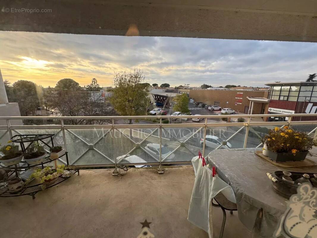 Appartement à MAUGUIO