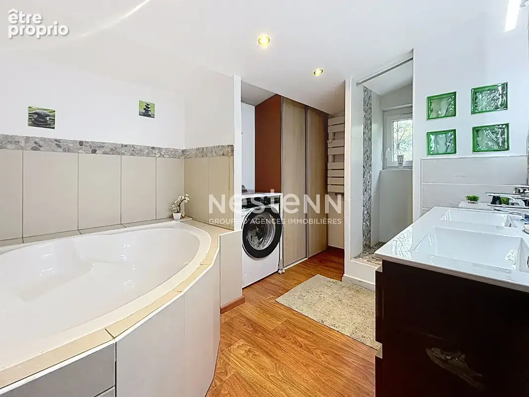 LE THOLONET - Maison de 189 m2 avec T3 indépendant et piscine. - photo 8
