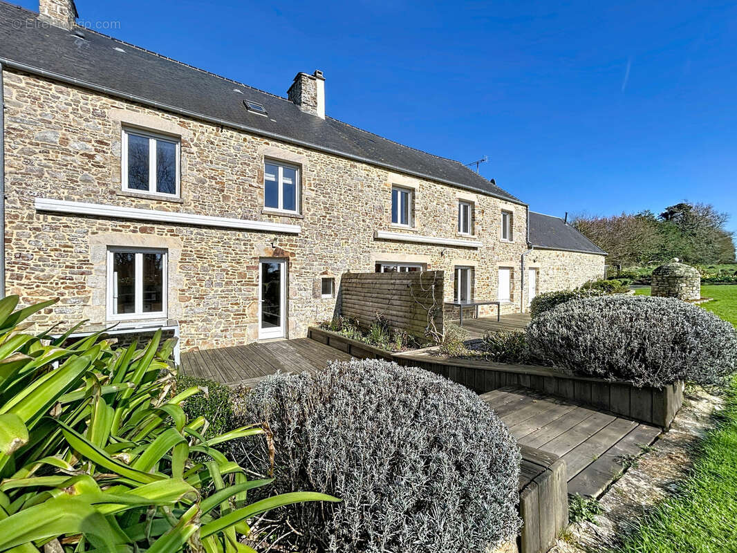 Maison à SAINT-MAURICE-EN-COTENTIN
