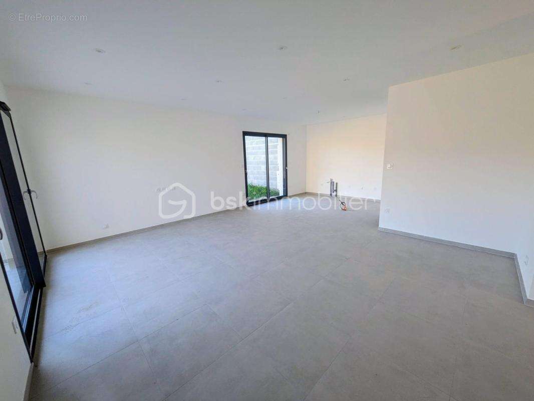 Maison à SERVES-SUR-RHONE