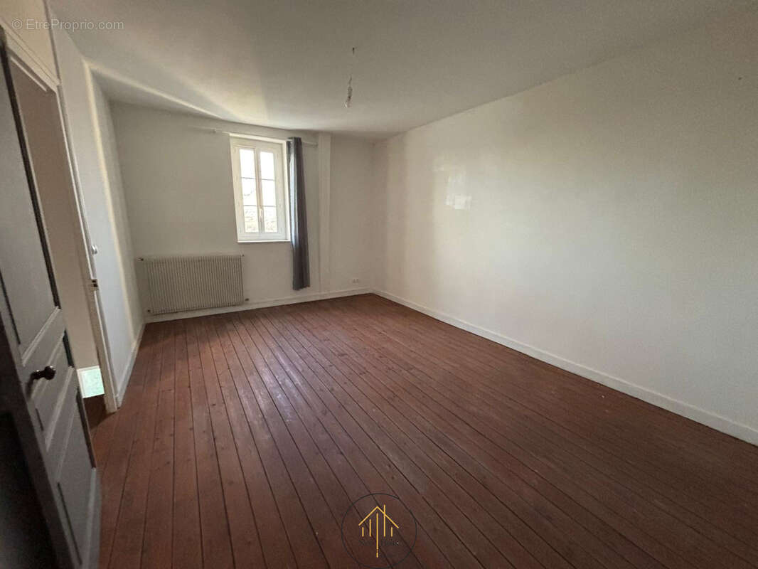 Maison à RUELLE-SUR-TOUVRE