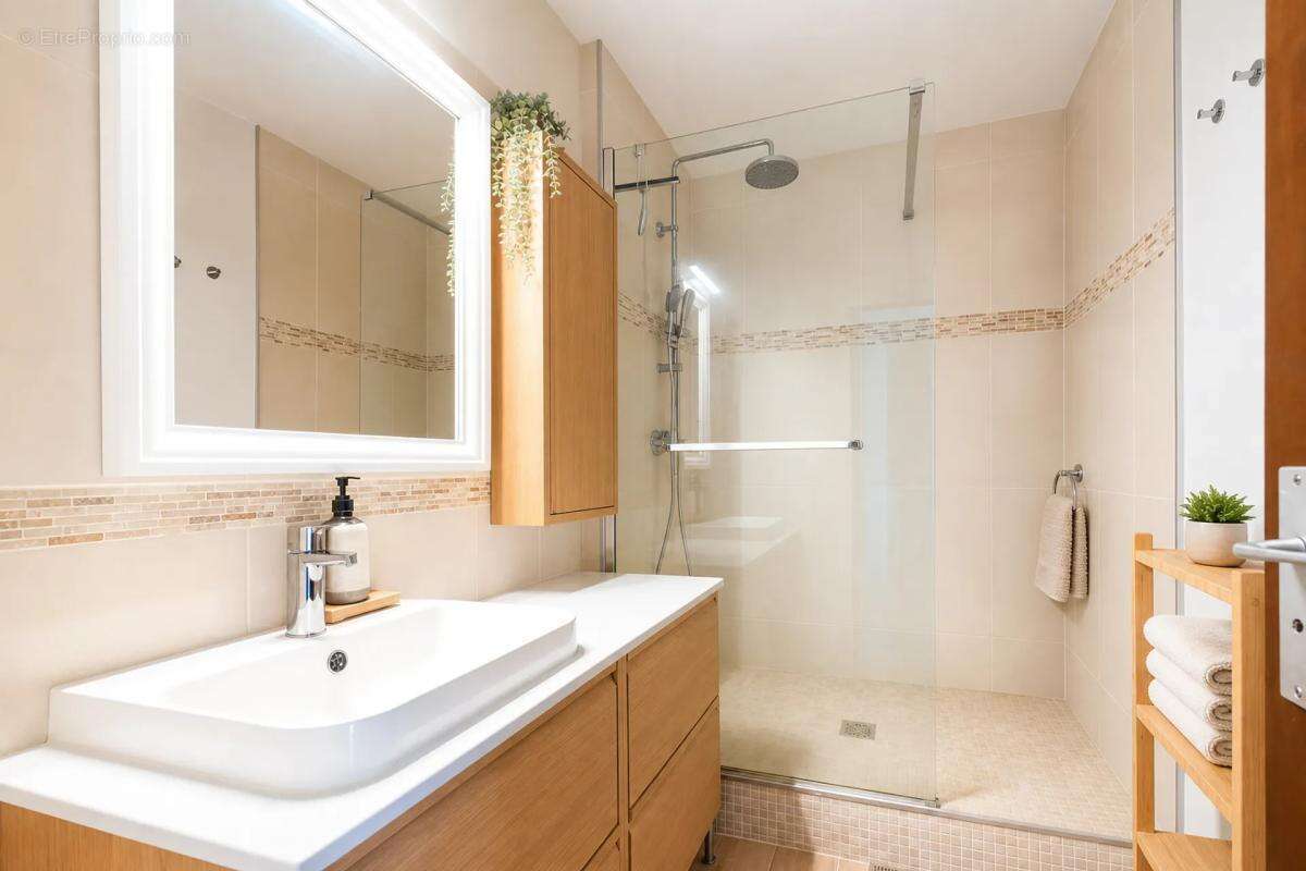 3 pièces rénové avec balcon et parking à Saint-Germain-en-Laye - photo 8