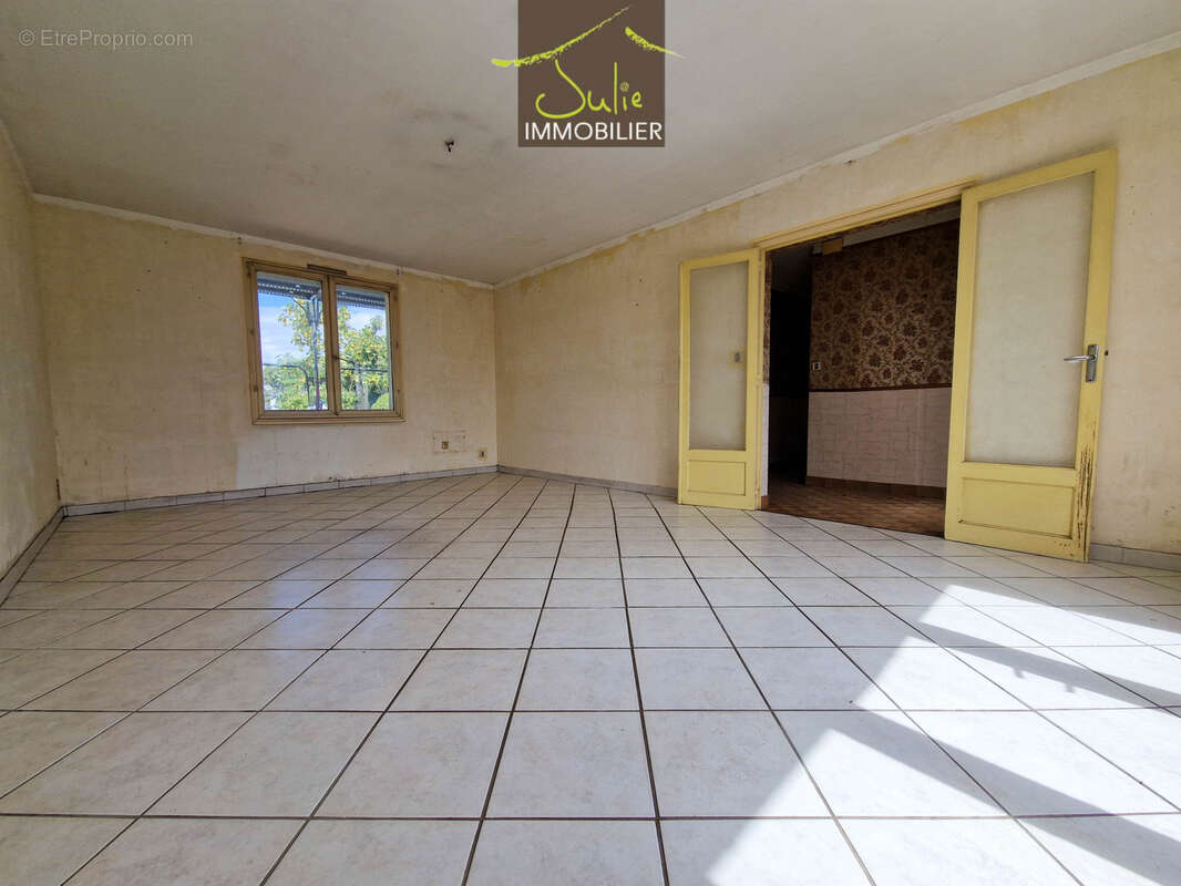 Maison a renover a bressuire proche des commerces - photo 4