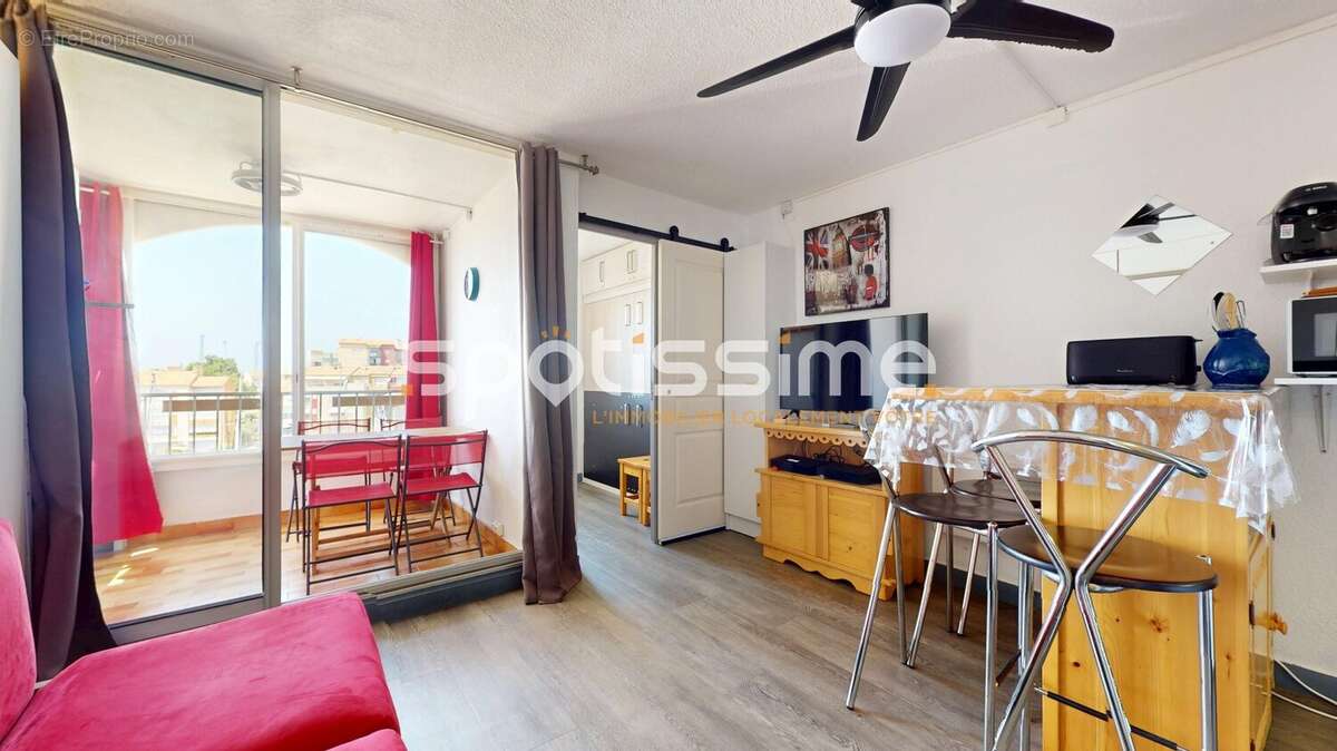 Studio cabine 4 couchages, loggia et parking - Vue Bateaux - photo 2