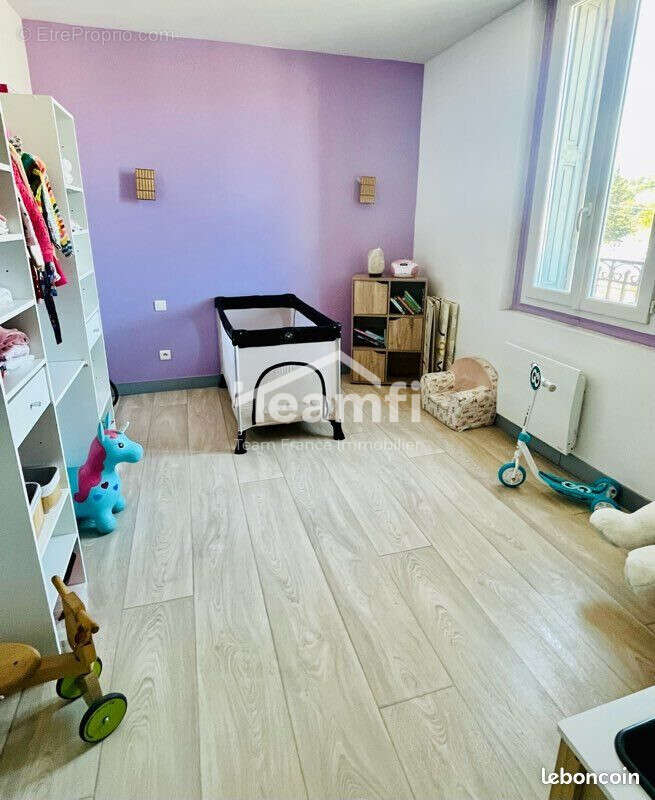 Appartement à REYNES