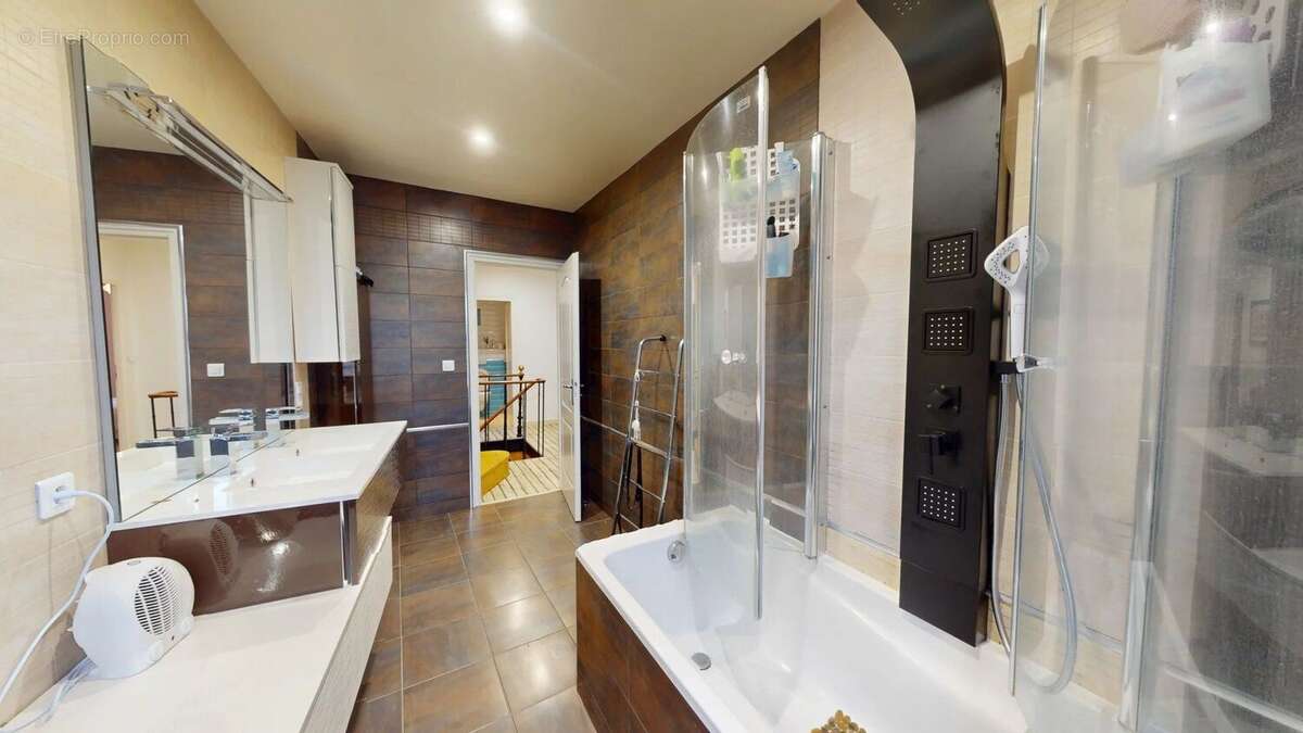 Maison à COURVILLE-SUR-EURE